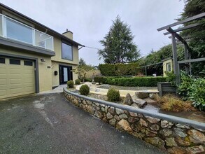 Building Photo - 2845 Acacia Dr