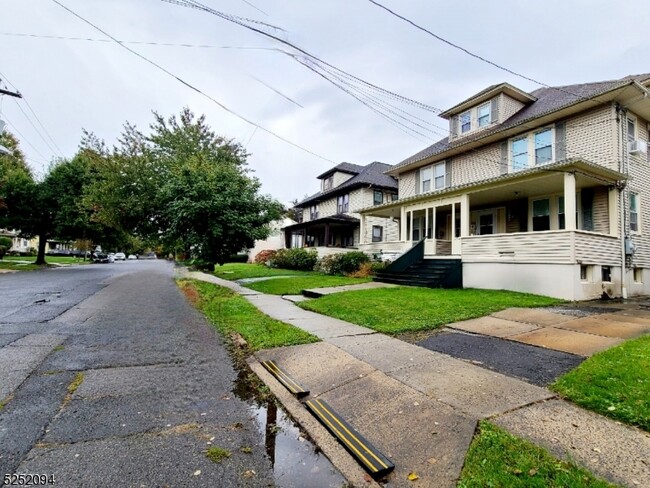 Foto del edificio - 254 W Franklin St
