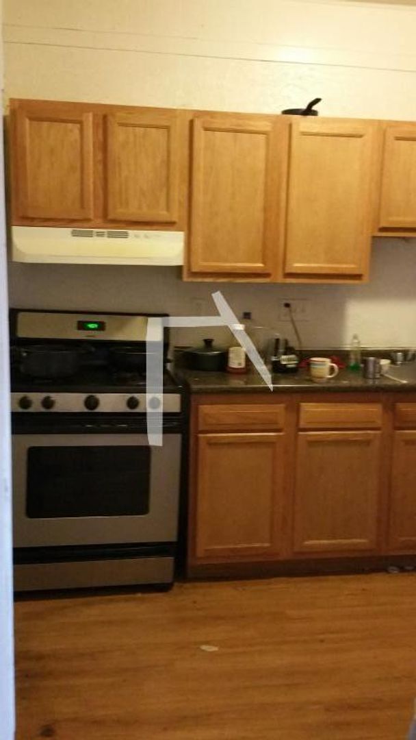 Foto del edificio - No Brokers Fee, No Security Deposit, heat,...