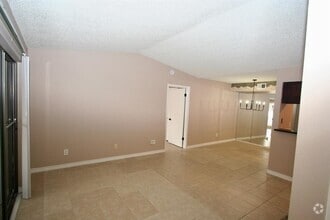 Building Photo - 17331 Red Oak Dr