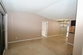 Building Photo - 17331 Red Oak Dr