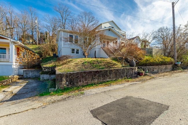 Foto del edificio - 516 Moonhollow Ln