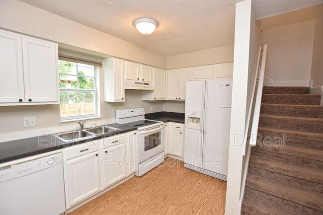 Building Photo - 302 W Belmar St