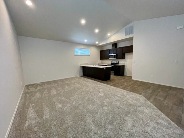 Foto del edificio - 1868 N W Enterprise St