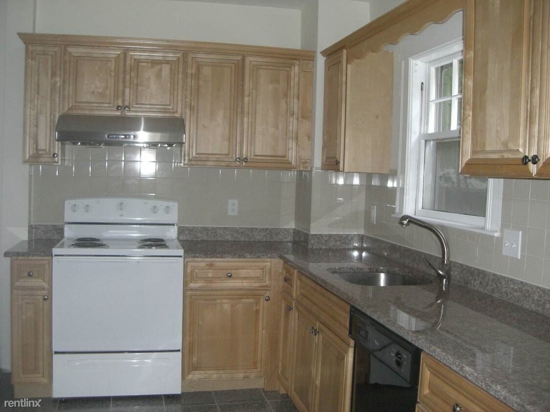 Primary Photo - 3 br, 2 bath House - 413 Bedford St