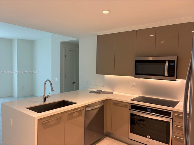 Foto del edificio - 2000 Metropica Wy