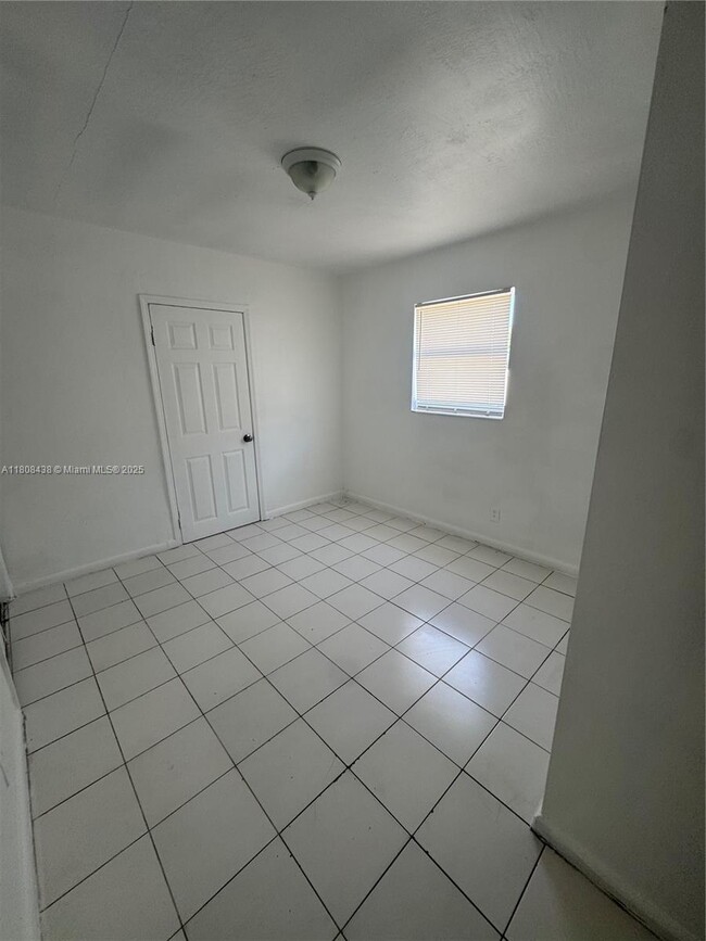 Building Photo - 2706 NW 15th Ct
