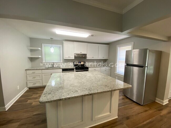 Foto del edificio - Completely remodeled home in Broadmoor available