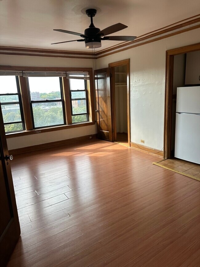Foto del edificio - 5480 S Cornell Ave