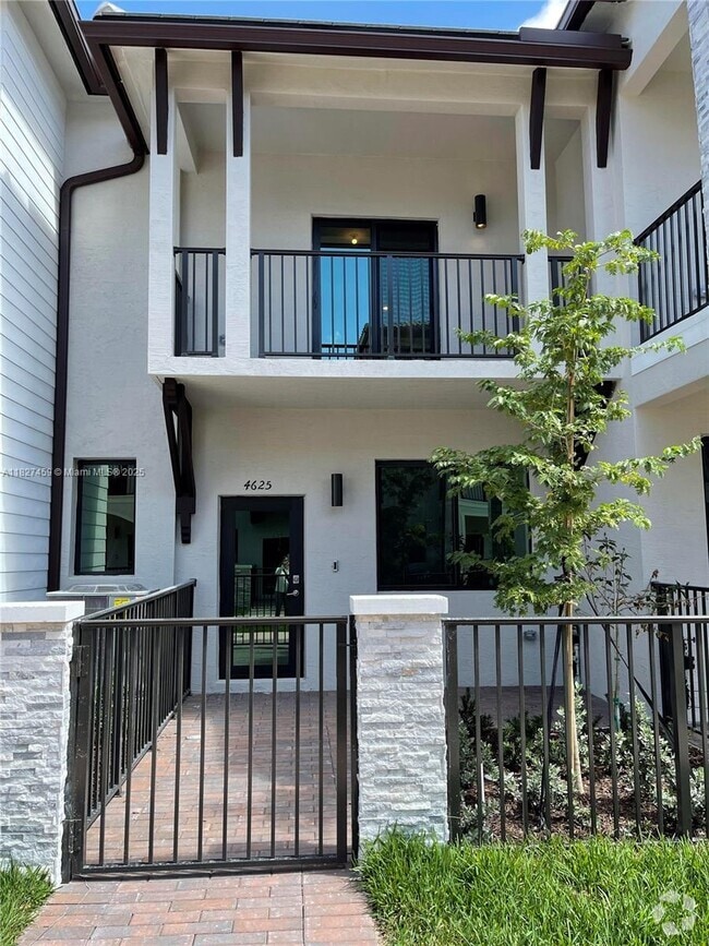 Building Photo - 4625 NW 83rd Path