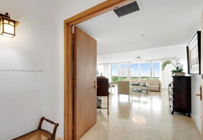 Foto del edificio - 1643 Brickell Ave