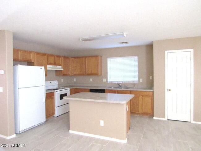 Building Photo - 863 S 239th Ln