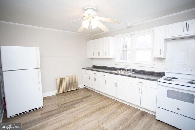 Building Photo - 56 Linwood Ave
