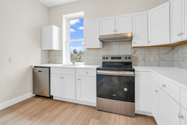 Foto del edificio - 18 N Main St