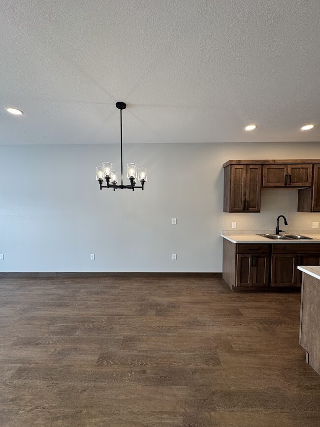 Building Photo - 628 Tree Farm Ln