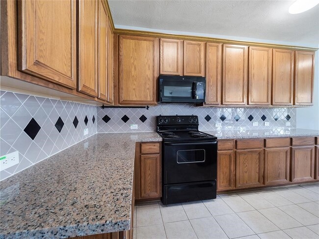 Foto del edificio - 615 Arbor Green Ln