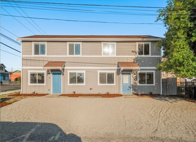 Foto del edificio - Spacious 2-Bedroom Duplex Near Tacoma Mall – Townhouse Style Living