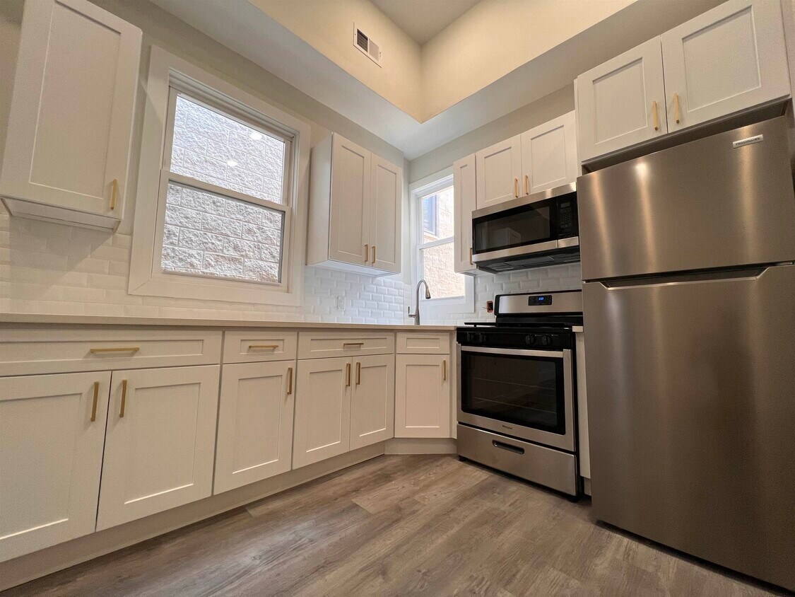 204 Paterson Plank Rd Unit 2, Union City, NJ 07087 Condo for Rent in Union City, NJ