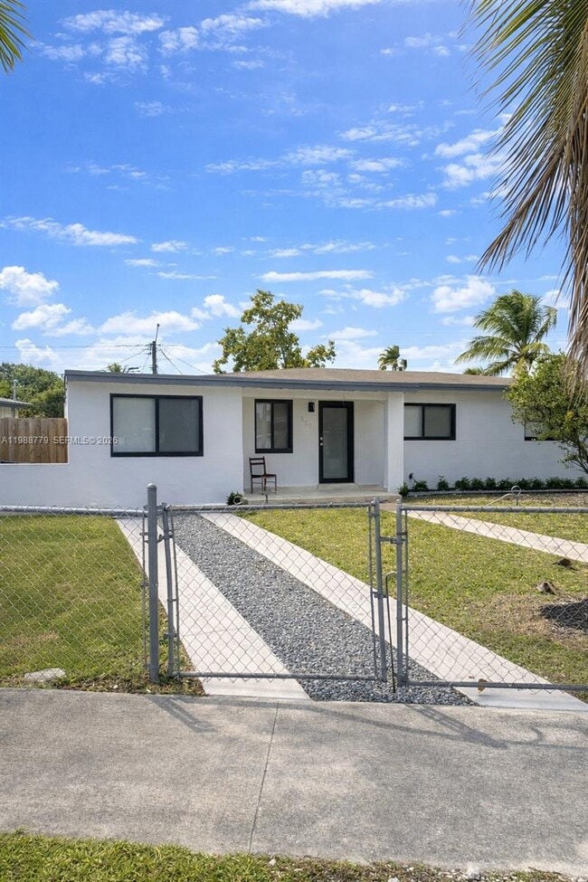 Photo - 9831 Martinique Dr House