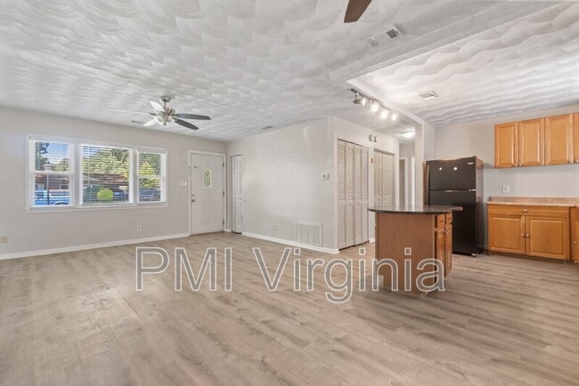 Building Photo - 336 Dodge Dr