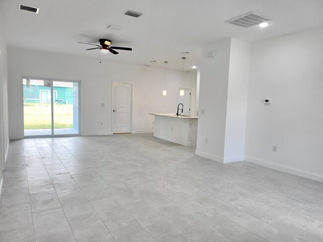 Building Photo - 415 Tonklin Rd SW
