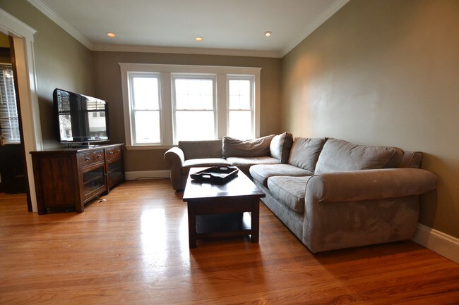 Building Photo - 31 N Crescent Circuit