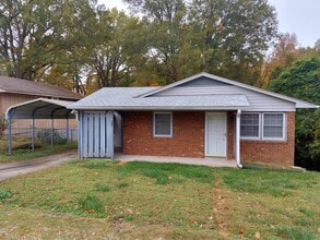 Building Photo - 914 Pine Cir Dr