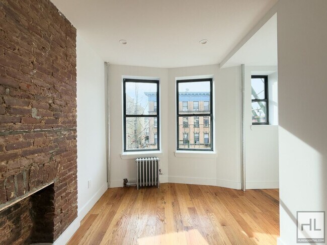 Foto del edificio - PROSPECT PLACE / Spacious Crown Heights Renovated 3-Bed 2-Bath / No Fee