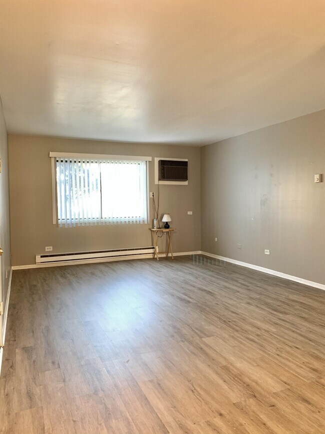 Building Photo - 192 S Waters Edge Dr