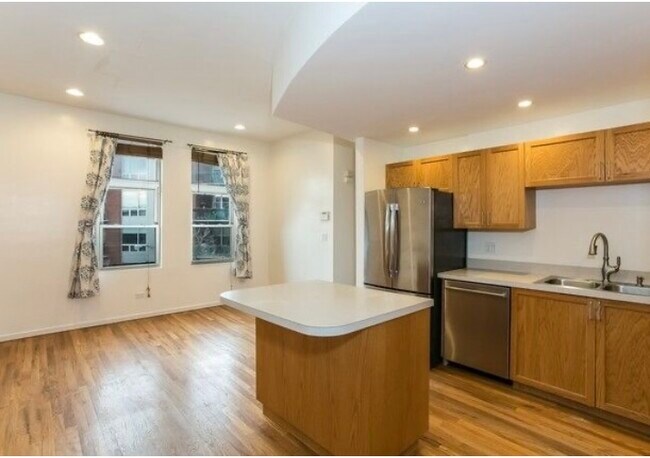 Foto del edificio - 2312 W Bloomingdale Ave