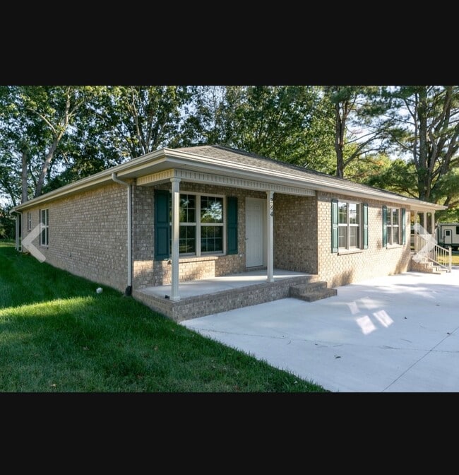 270 Hunt St Unit 1 Duplex, Manchester, TN 37355 Condo for Rent in