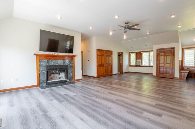 Foto del edificio - 51 Depot Rd