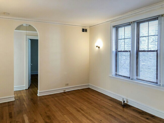 Foto del edificio - 3618 N Marshfield Ave
