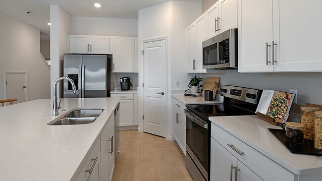 Building Photo - 15104 Cuzcorro Ct