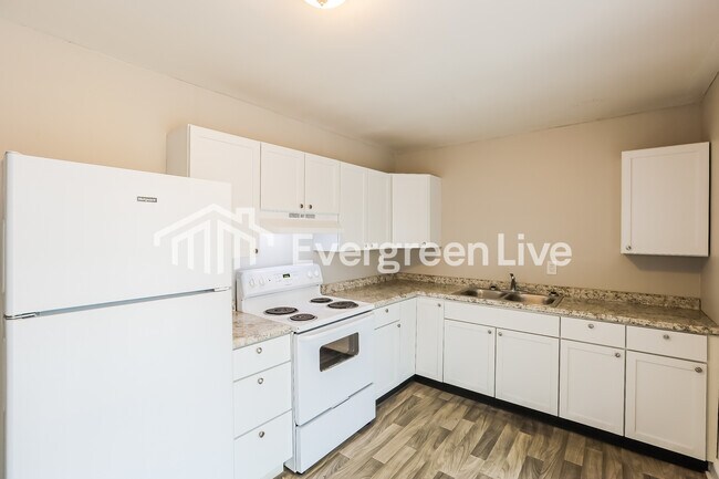 Building Photo - 8816 Montery Ct