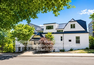 Building Photo - 772 SW Broadway Dr