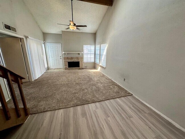 Building Photo - 11901 Bob White Dr