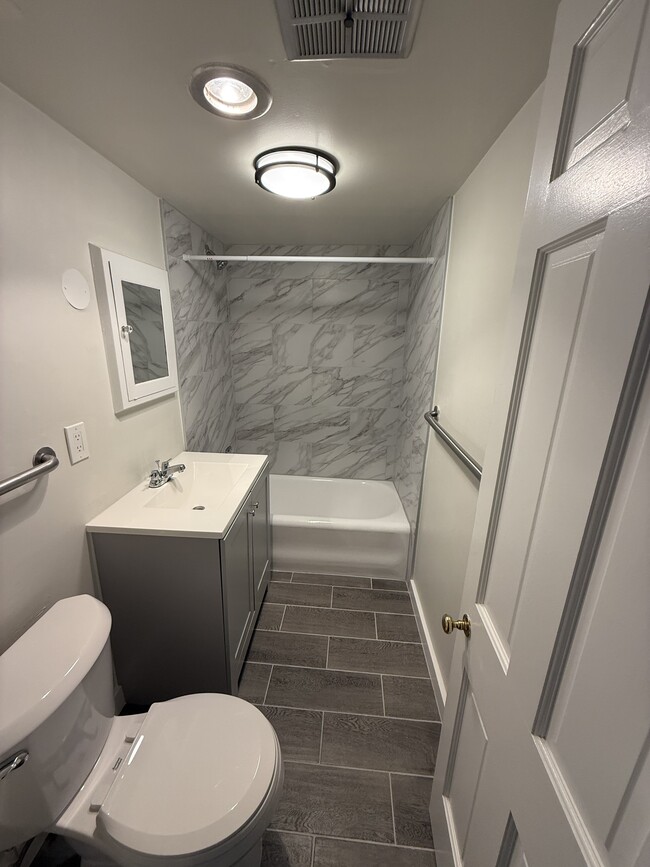 Building Photo - 115 S Patrick St