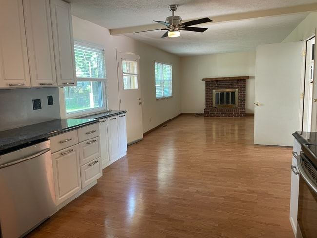Building Photo - 3211 Creston Ct