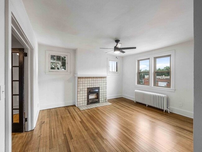 Building Photo - AVAILABLE OCT 1ST! CHECK OUT THIS FULLY RE...