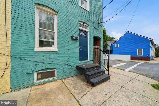 Foto del edificio - 403 W South St