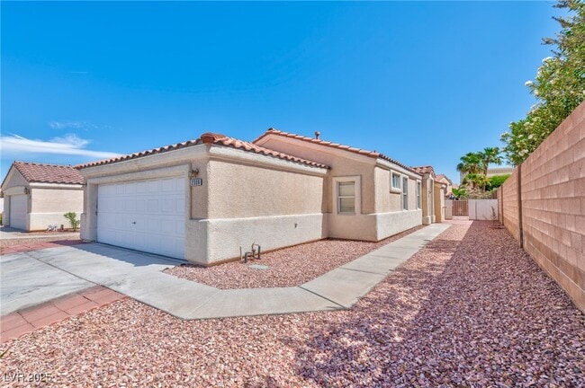 Building Photo - 2559 W Richmar Ave