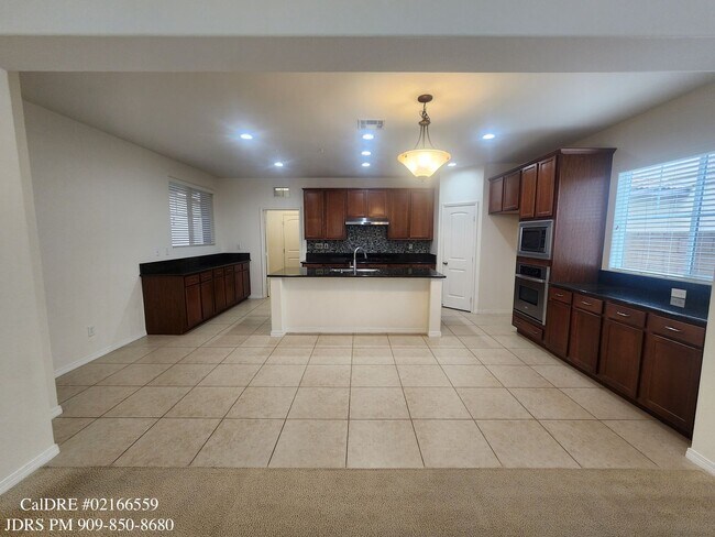 Foto del edificio - Eastvale 3 Bedroom Home
