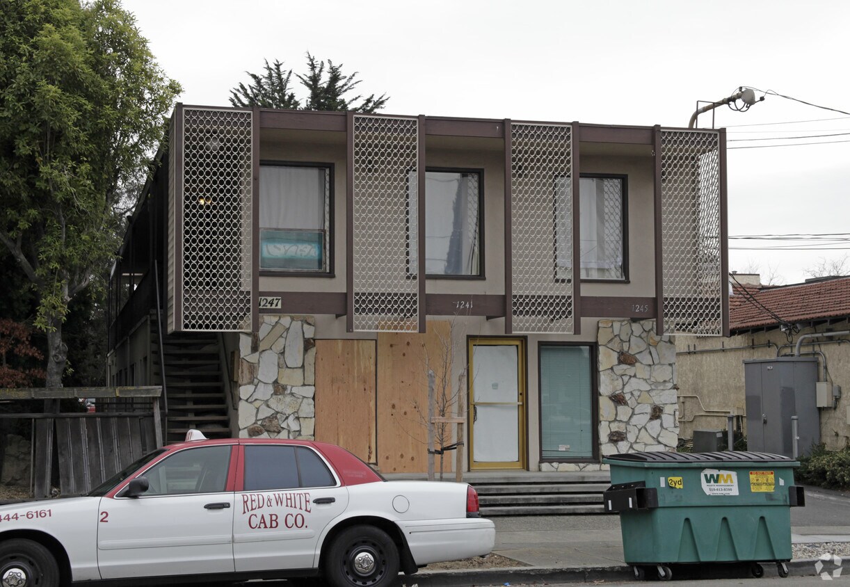 Building Photo - 1241-1247 B St
