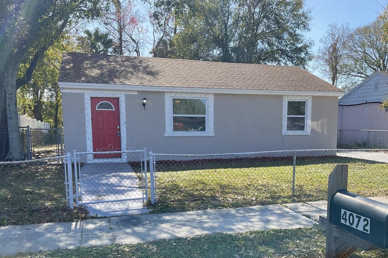 Primary Photo - 4072 Ford St