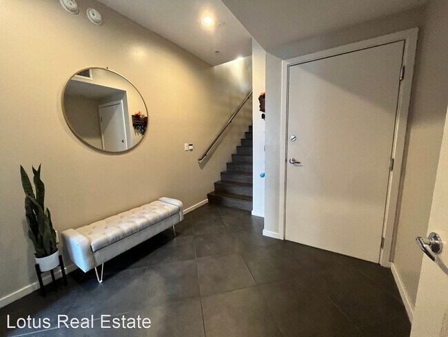 Foto del edificio - 3 br, 2.5 bath House - 522 W 1ST unit #104