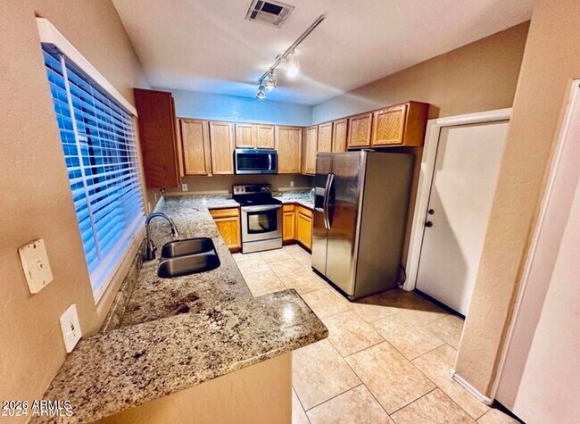 Building Photo - 2027 E University Dr