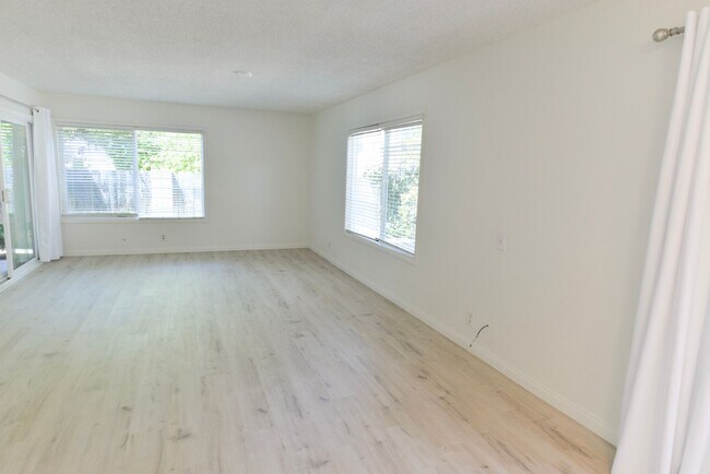 Building Photo - 218 W Escalones