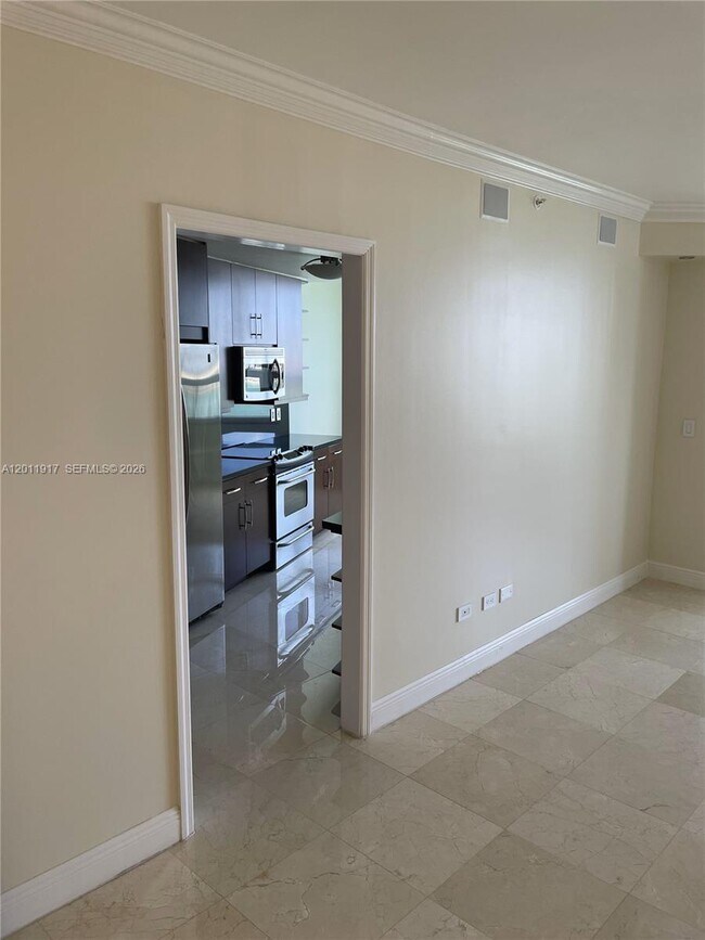 Building Photo - 848 Brickell Key Dr