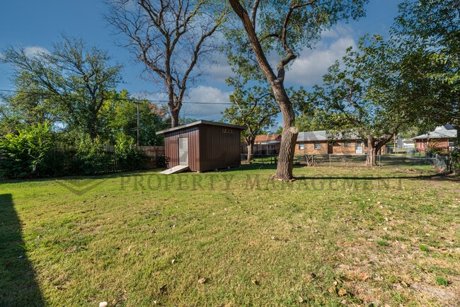 Building Photo - 2231 S Hiram St